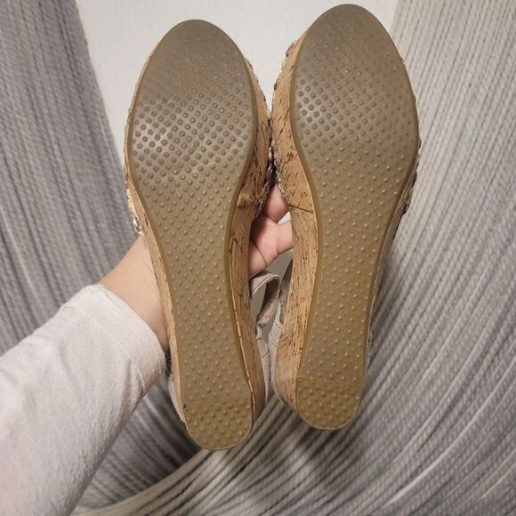 TOMS Stucco Satin Woven Cork Ankle Strap Peep Toe Wedge Sandal Sz 8 - Picture 9 of 9